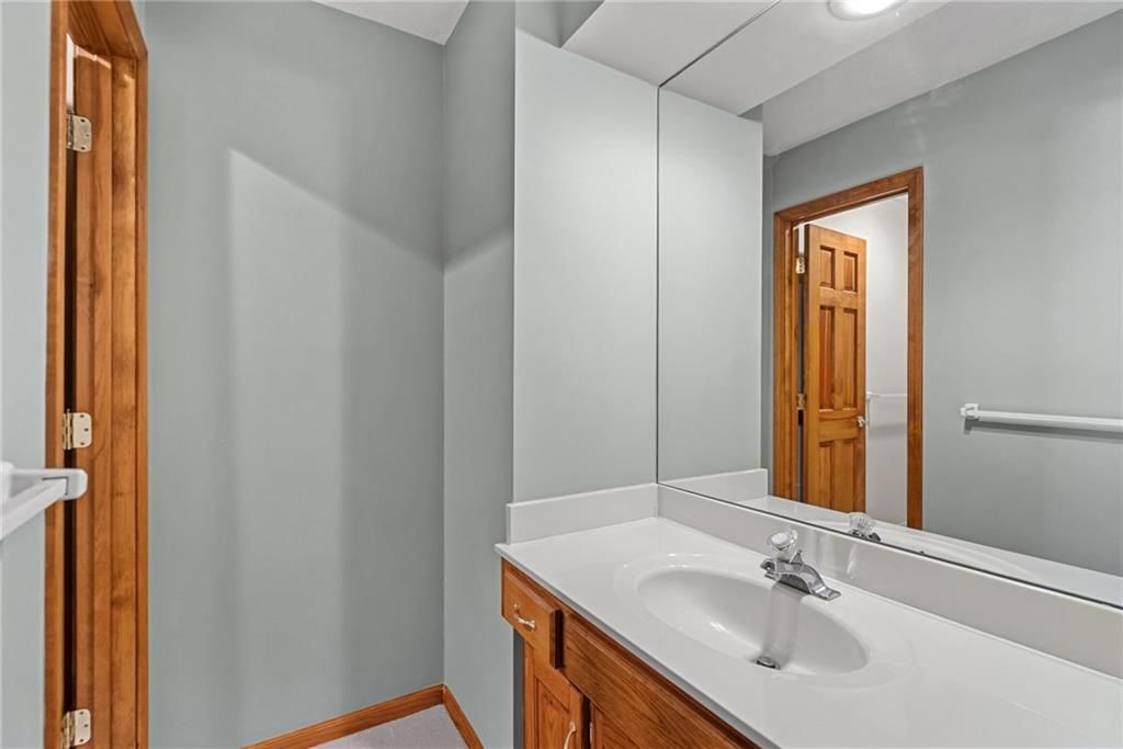 Photo 38 of 67 - 12808 Sherwood Drive, Leawood, KS 66209
