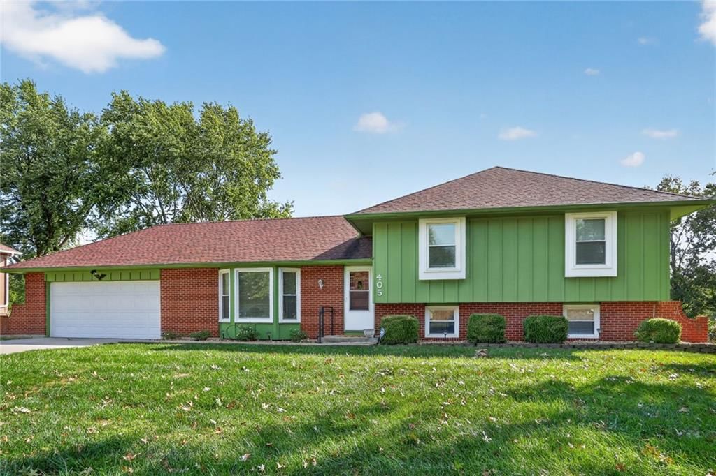 Photo 1 of 19 - 405 S Park Drive, Raymore, MO 64083