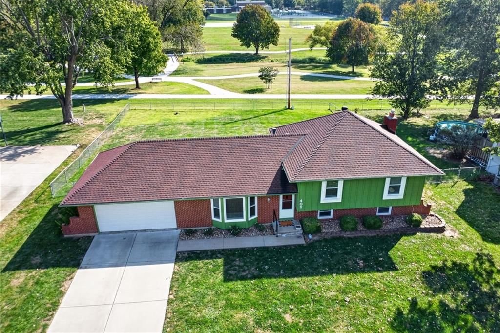 Photo 3 of 19 - 405 S Park Drive, Raymore, MO 64083