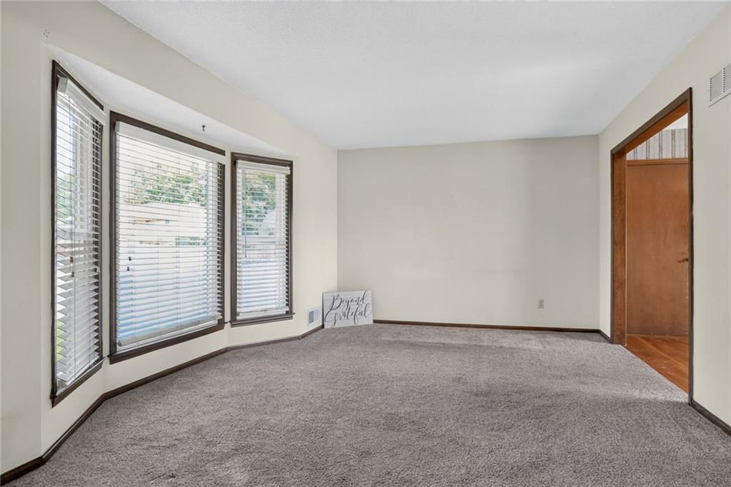 Photo 4 of 19 - 405 S Park Drive, Raymore, MO 64083
