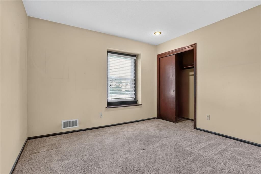 Photo 7 of 19 - 405 S Park Drive, Raymore, MO 64083
