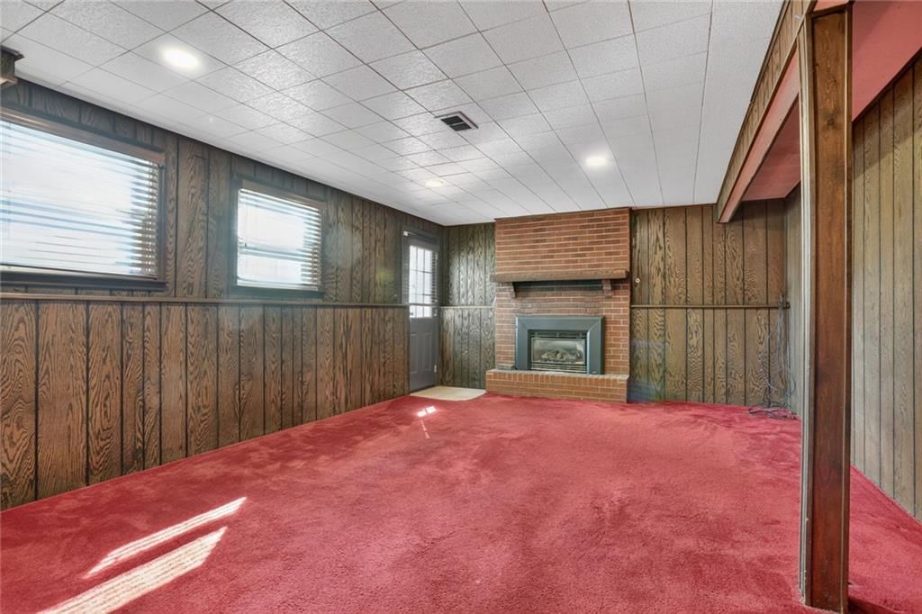 Photo 12 of 19 - 405 S Park Drive, Raymore, MO 64083
