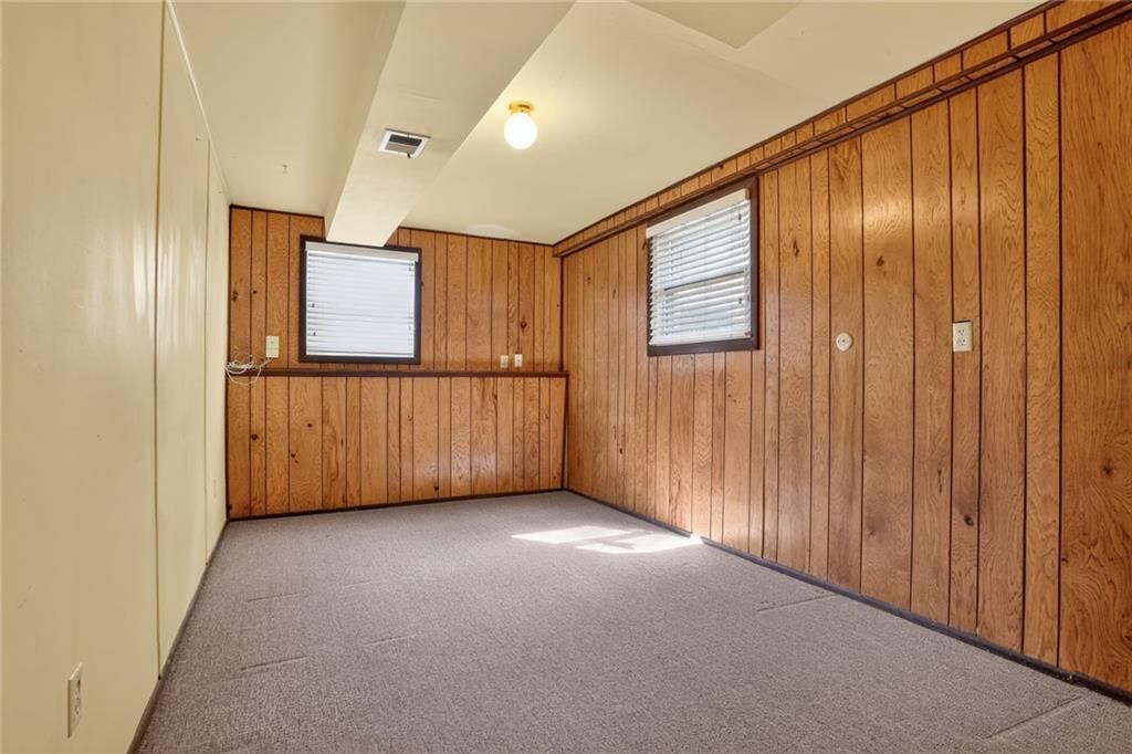 Photo 15 of 19 - 405 S Park Drive, Raymore, MO 64083