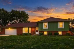 Photo 18 of 19 - 405 S Park Drive, Raymore, MO 64083