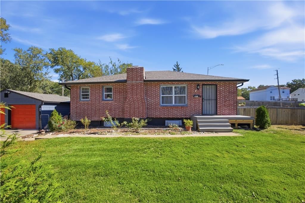 9417 Palmer Avenue, Kansas City, MO: listing photo 3