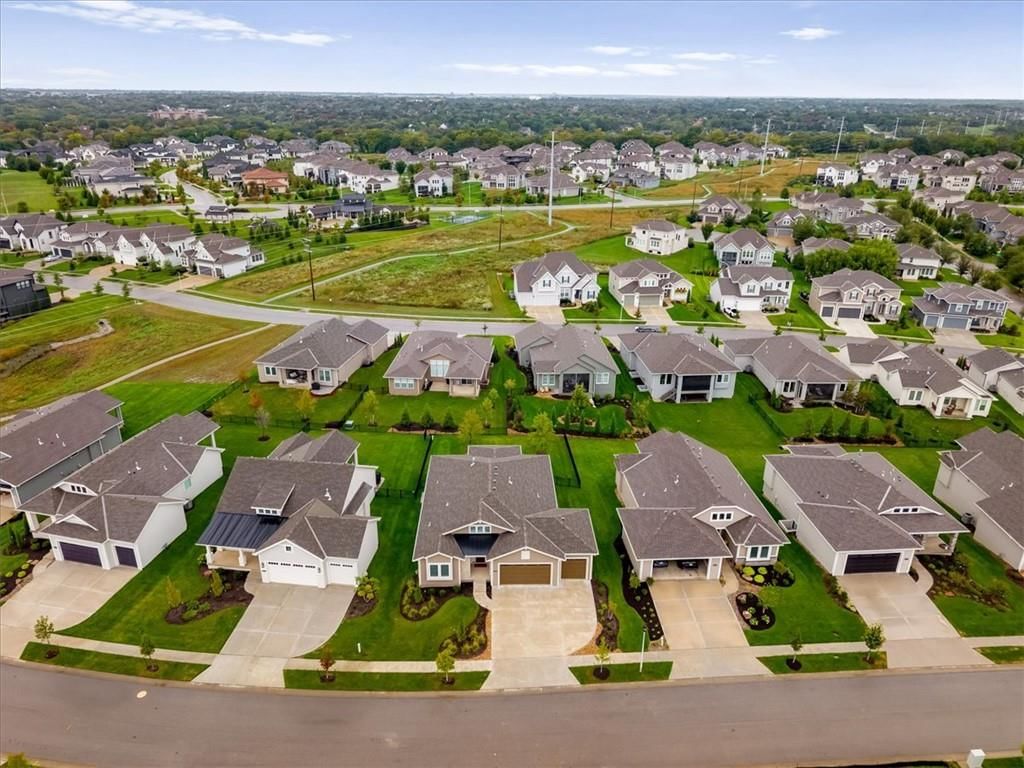 4206 W 158TH Terrace, Overland Park, KS: listing photo 3