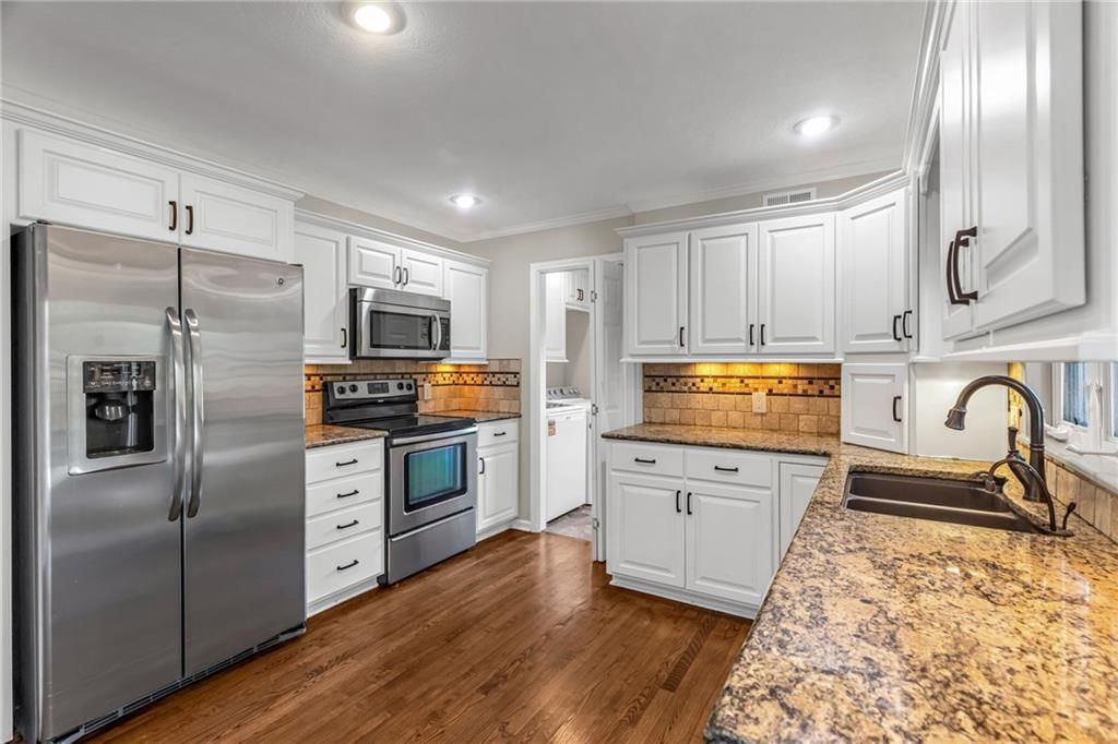 Photo 20 of 54 - 3806 NE Beechwood Drive, Lee's Summit, MO 64064