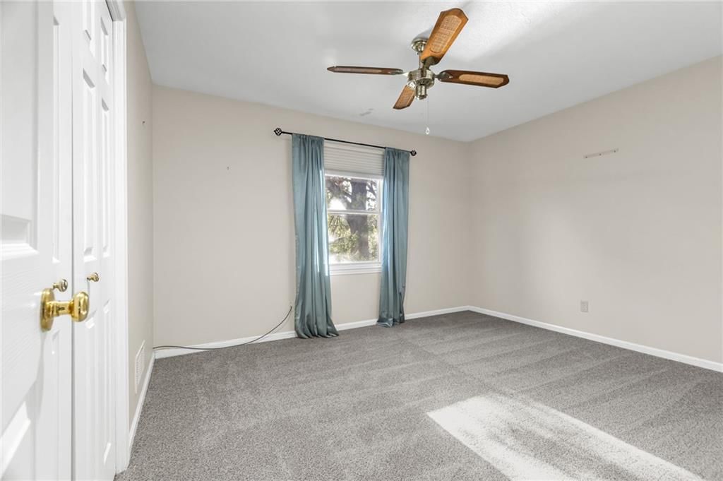 Carpet at 3806 NE Beechwood Drive, Lee's Summit, MO 64064
