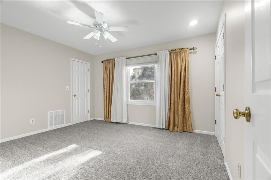 Photo 26 of 54 - 3806 NE Beechwood Drive, Lee's Summit, MO 64064