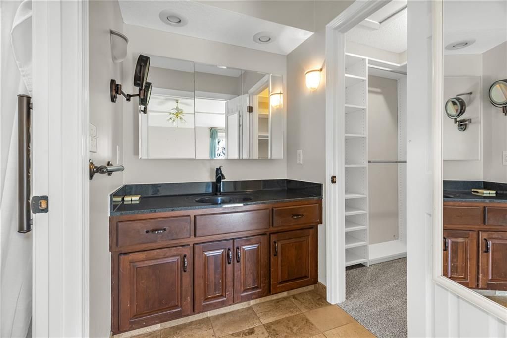 Photo 33 of 54 - 3806 NE Beechwood Drive, Lee's Summit, MO 64064
