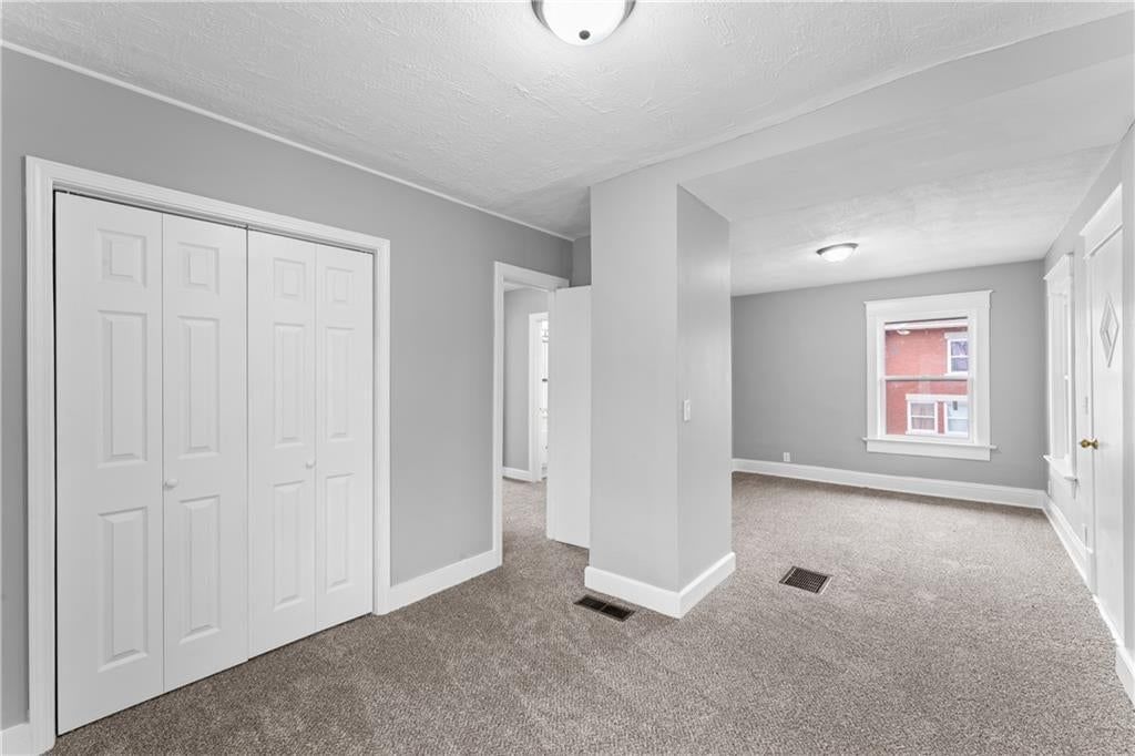 Photo 4 of 18 - 222 N 17th Street, Kansas City, KS 66102