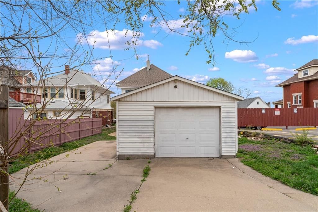 Concrete driveway at 222 N 17th Street, Kansas City, KS 66102