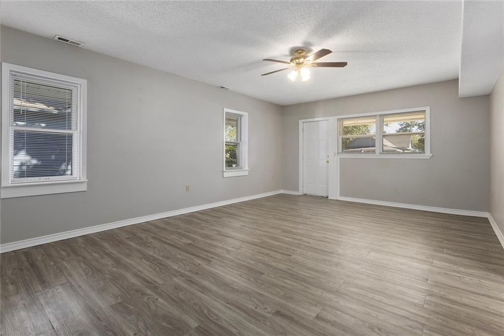 Photo 4 of 25 - 1212 Kingman Street, Leavenworth, KS 66048