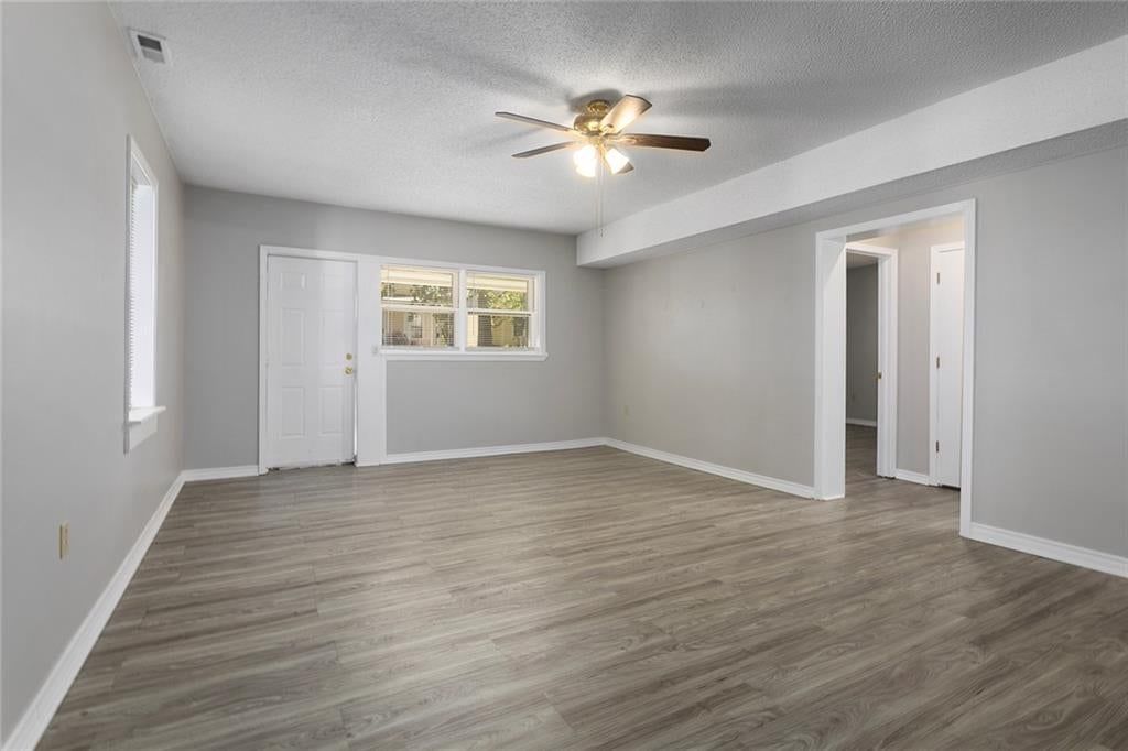 Photo 5 of 25 - 1212 Kingman Street, Leavenworth, KS 66048