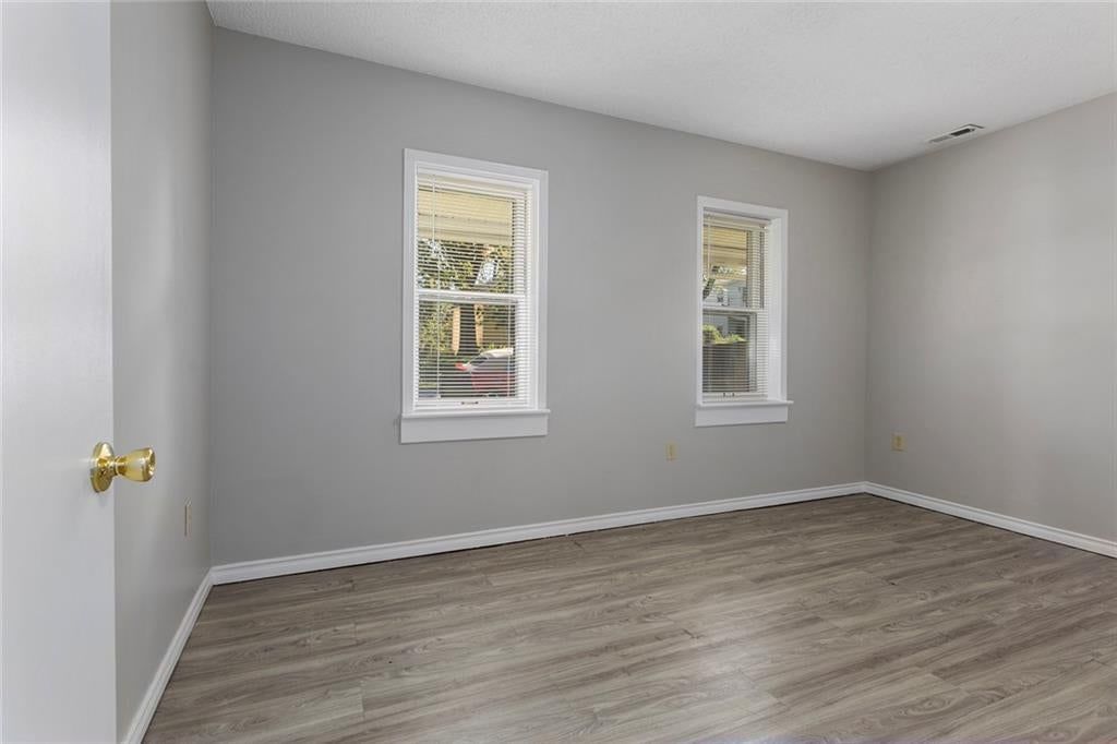 Photo 6 of 25 - 1212 Kingman Street, Leavenworth, KS 66048