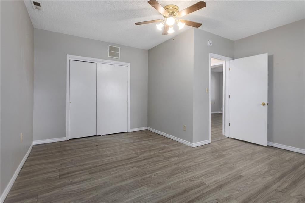 Photo 7 of 25 - 1212 Kingman Street, Leavenworth, KS 66048
