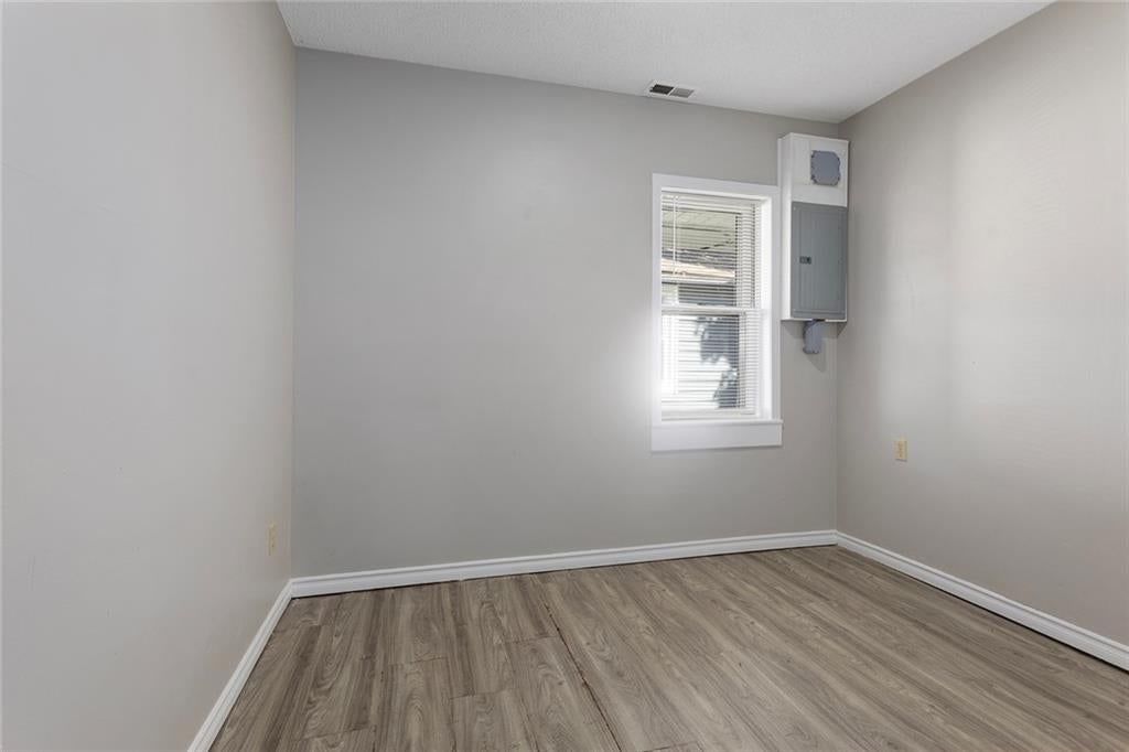 Photo 10 of 25 - 1212 Kingman Street, Leavenworth, KS 66048