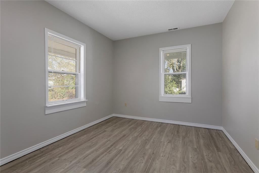Photo 12 of 25 - 1212 Kingman Street, Leavenworth, KS 66048