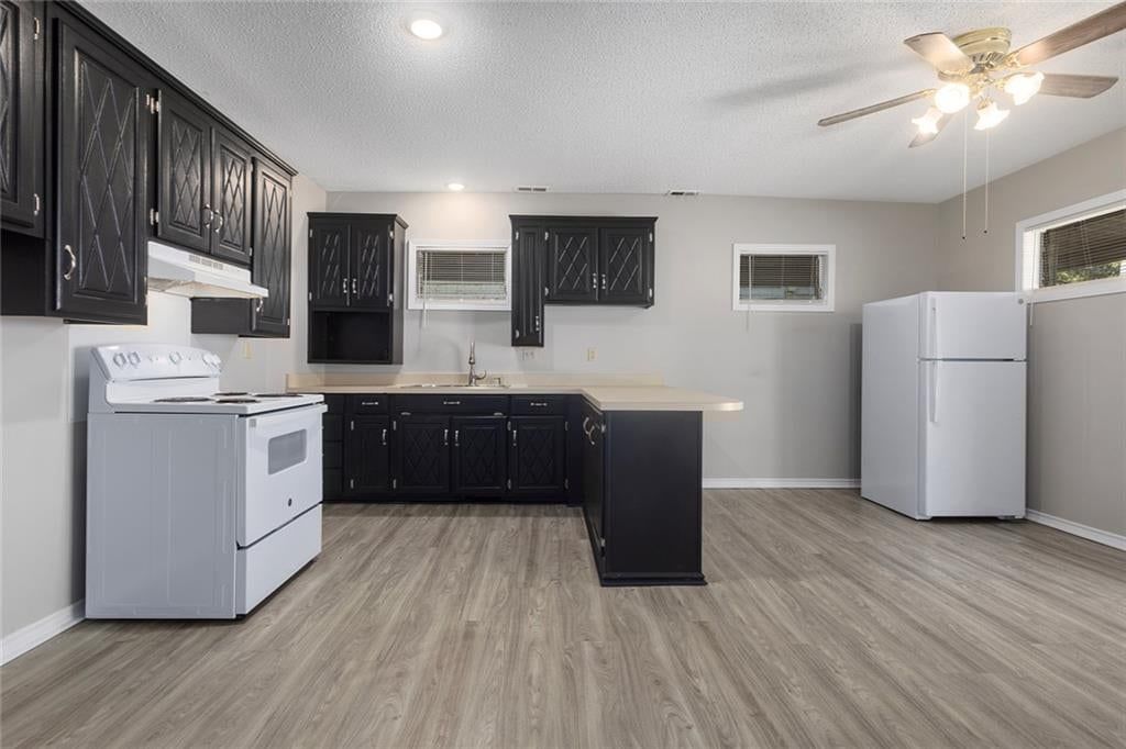 Open floor plan, black kitchen cabinets and breakfast nook at 1212 Kingman Street, Leavenworth, KS 66048
