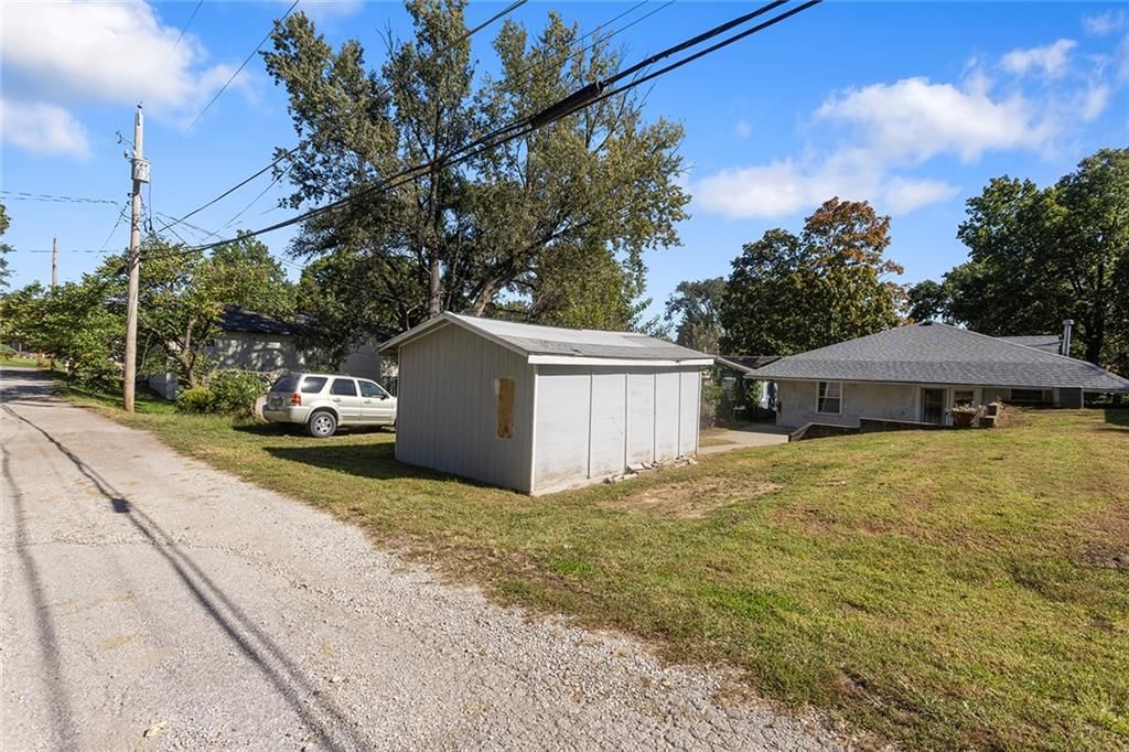 Photo 25 of 25 - 1212 Kingman Street, Leavenworth, KS 66048
