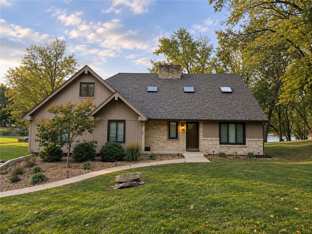 8311 NW Hillside Drive, Weatherby Lake, MO