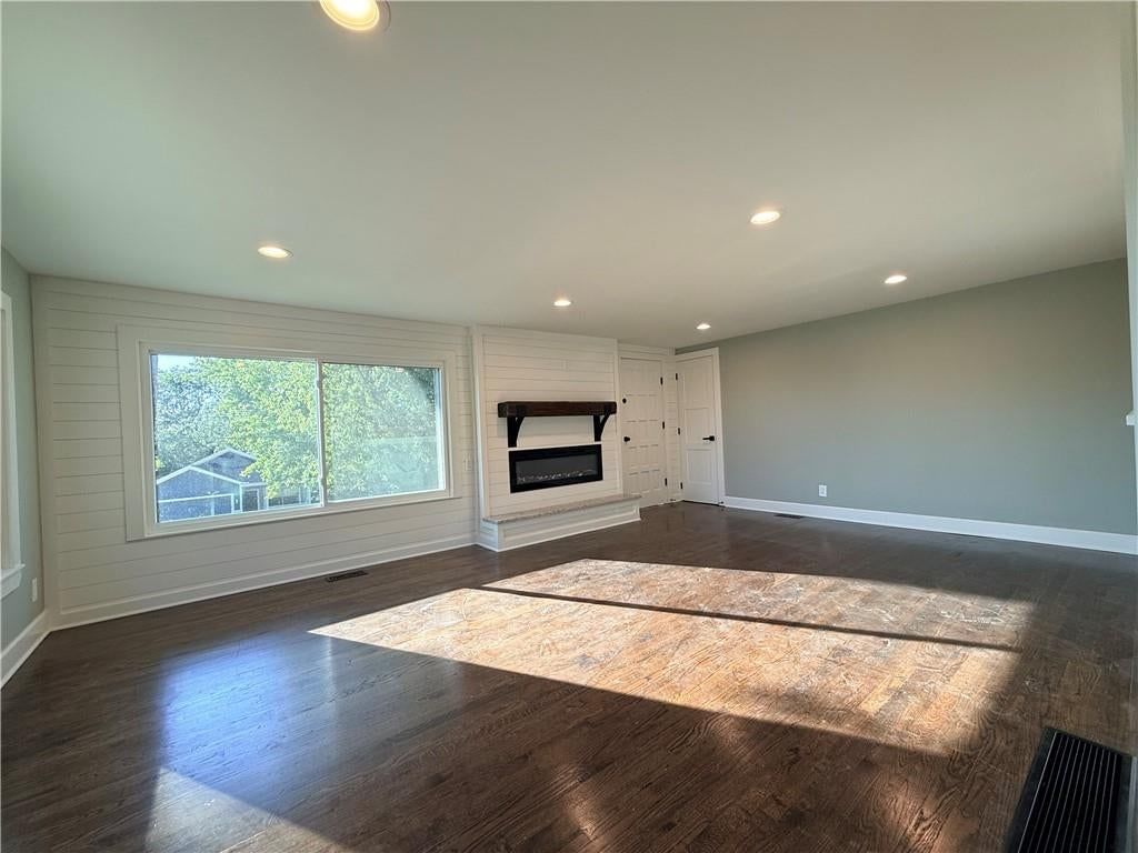 Photo 4 of 42 - 4833 N Winchester Street, Kansas City, MO 64119