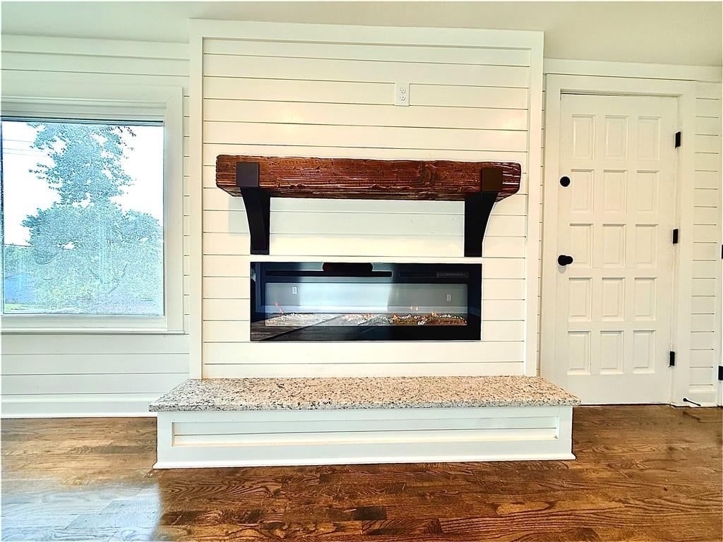 Photo 11 of 42 - 4833 N Winchester Street, Kansas City, MO 64119