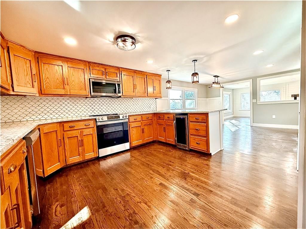 Photo 12 of 42 - 4833 N Winchester Street, Kansas City, MO 64119