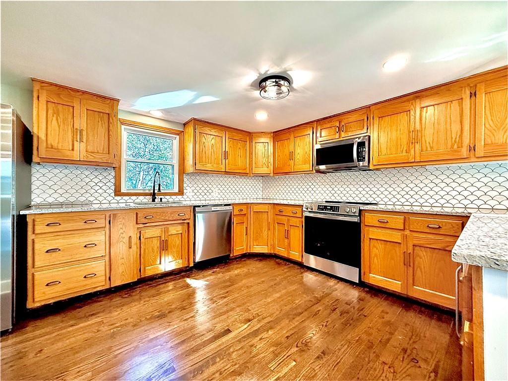 Photo 14 of 42 - 4833 N Winchester Street, Kansas City, MO 64119