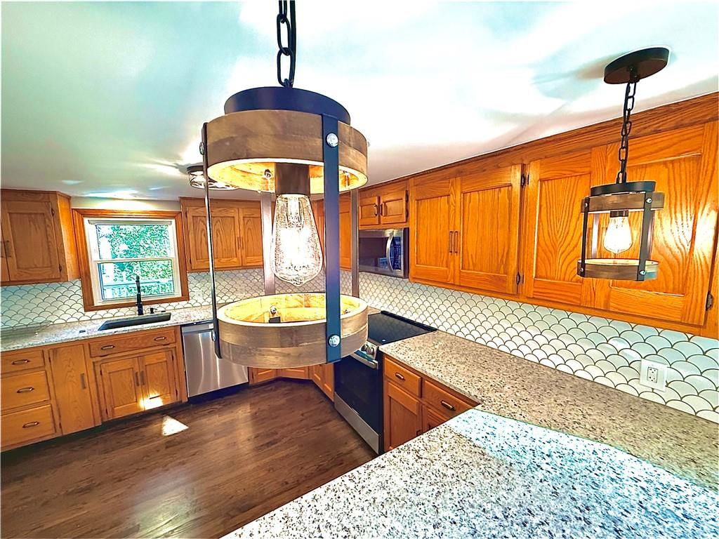 Photo 16 of 42 - 4833 N Winchester Street, Kansas City, MO 64119