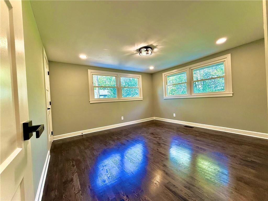 Photo 21 of 42 - 4833 N Winchester Street, Kansas City, MO 64119