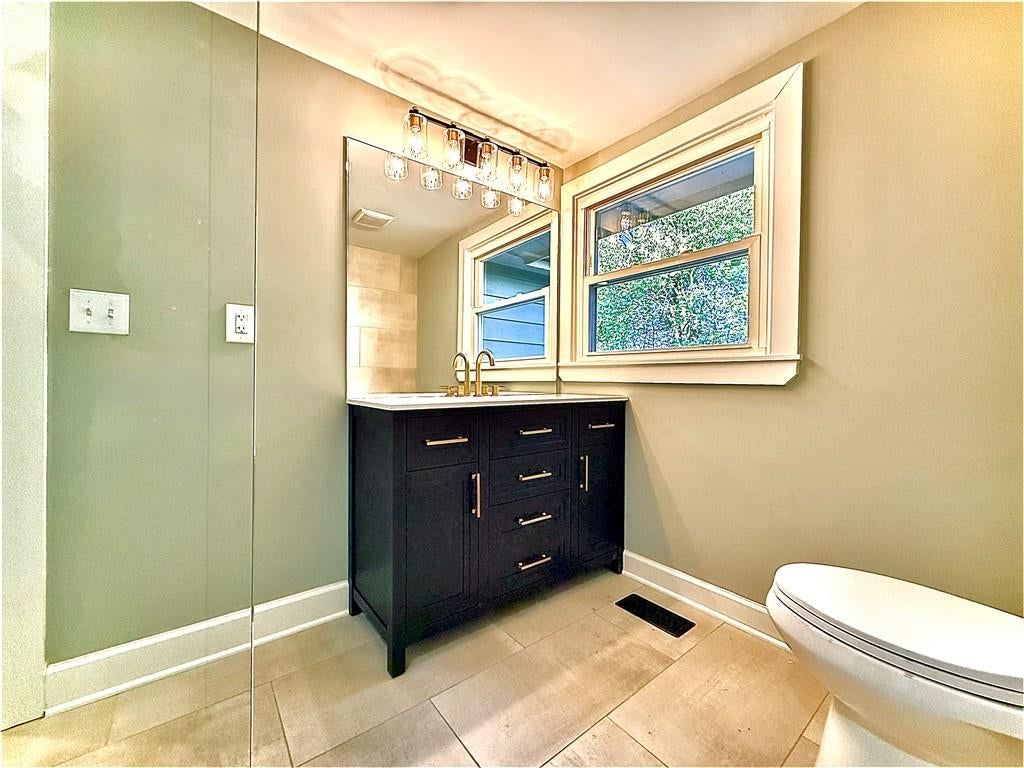 Photo 23 of 42 - 4833 N Winchester Street, Kansas City, MO 64119