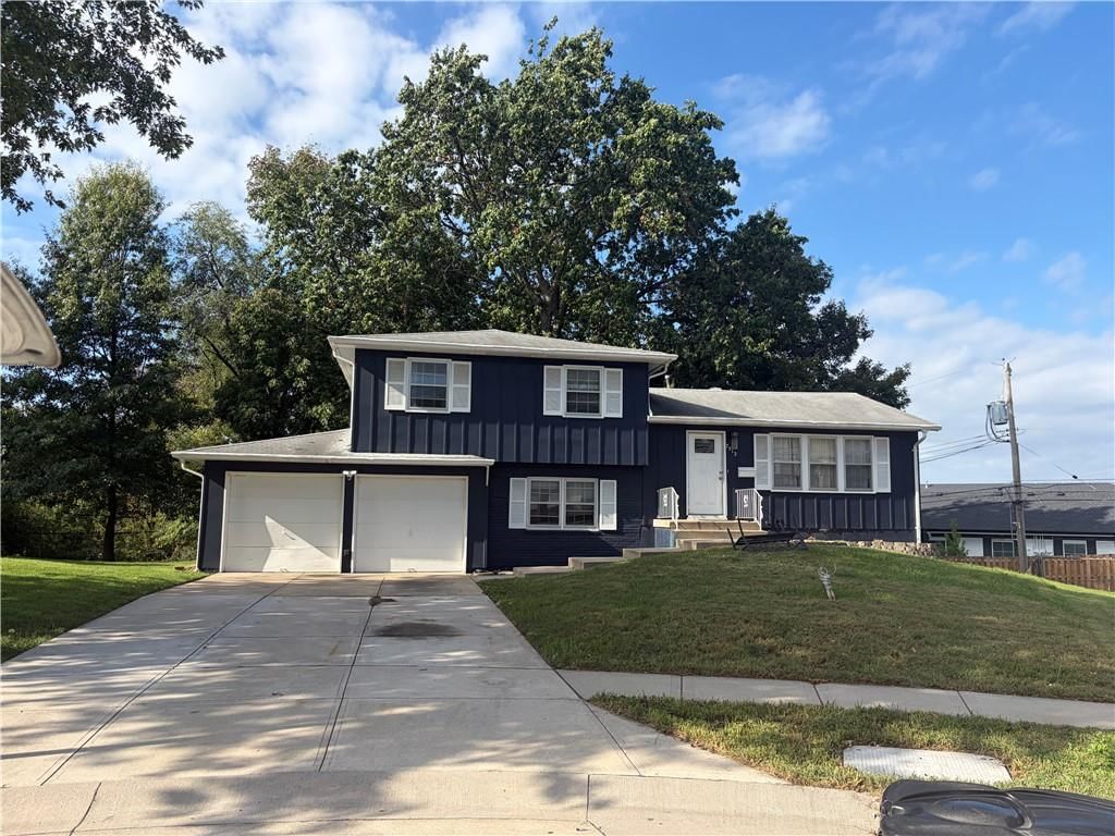 7514 Kessler Lane, Overland Park, KS