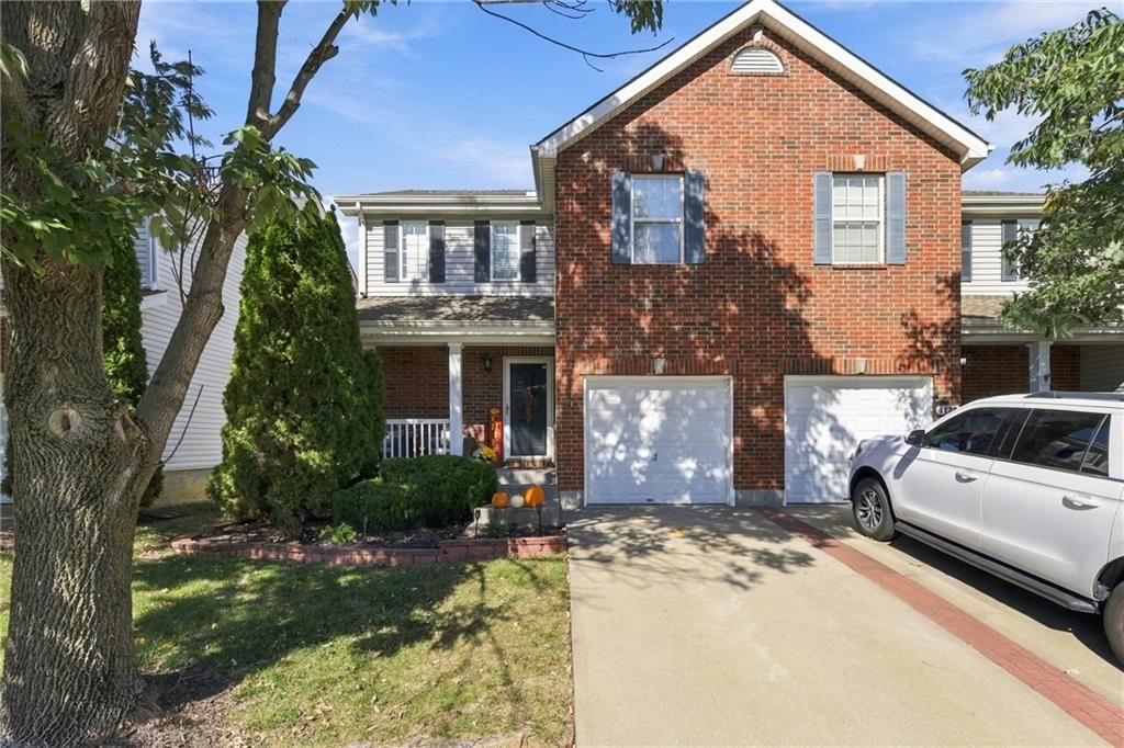 1224 SW Wysteria Drive, Lee's Summit, MO: listing photo 2