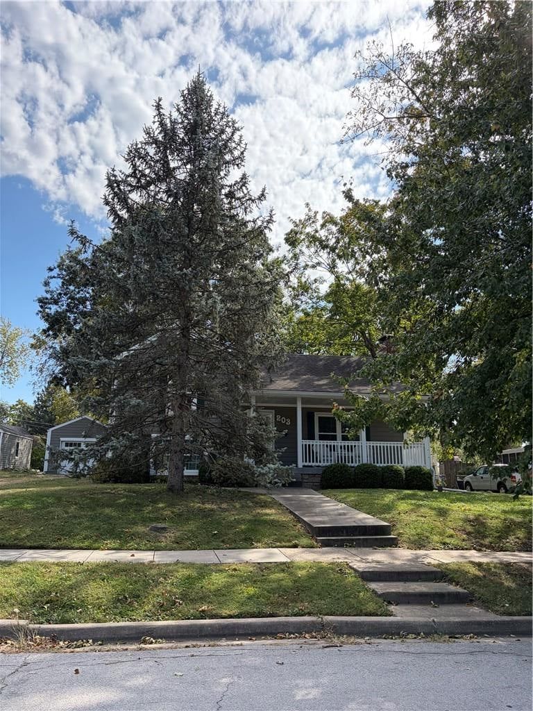 203 SE 4TH Street, Lee's Summit, MO