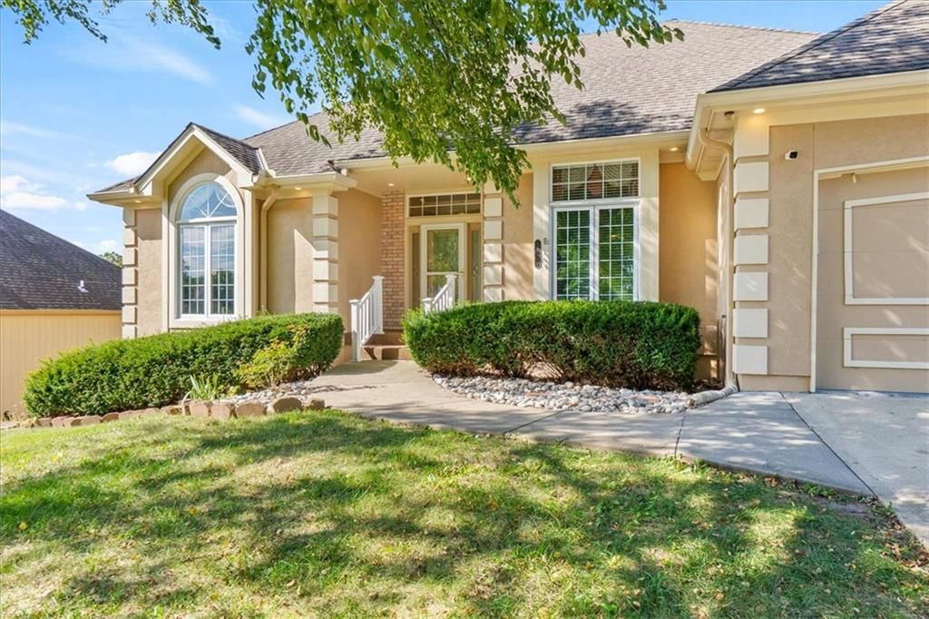 3730 S Milton Drive, Independence, MO: listing photo 3