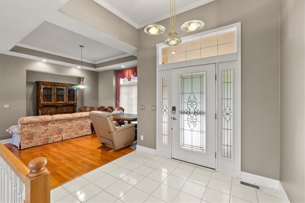 Photo 5 of 43 - 3730 S Milton Drive, Independence, MO 64055