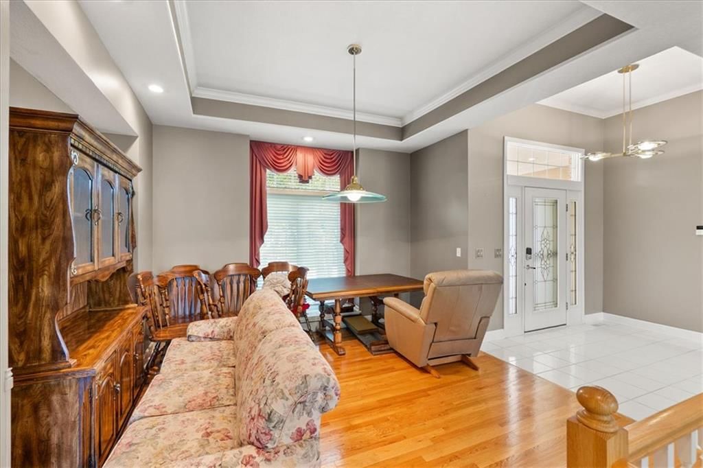 Photo 10 of 43 - 3730 S Milton Drive, Independence, MO 64055