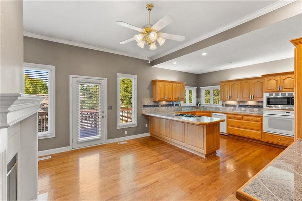 Photo 11 of 43 - 3730 S Milton Drive, Independence, MO 64055