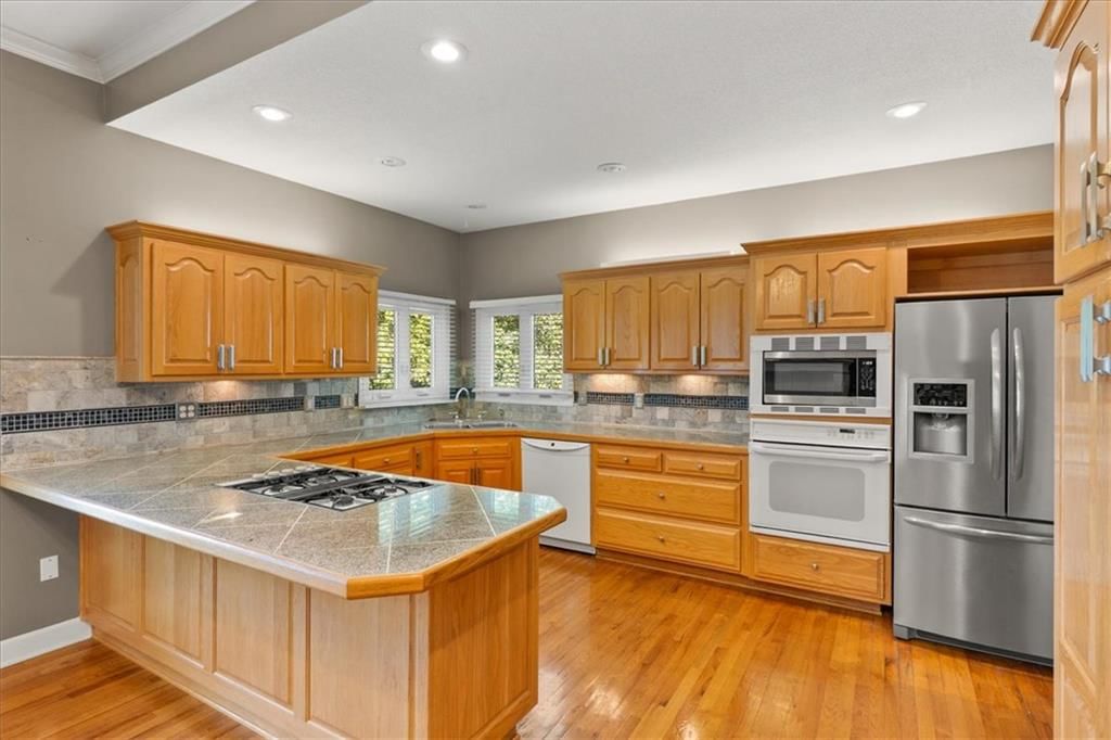 Photo 13 of 43 - 3730 S Milton Drive, Independence, MO 64055