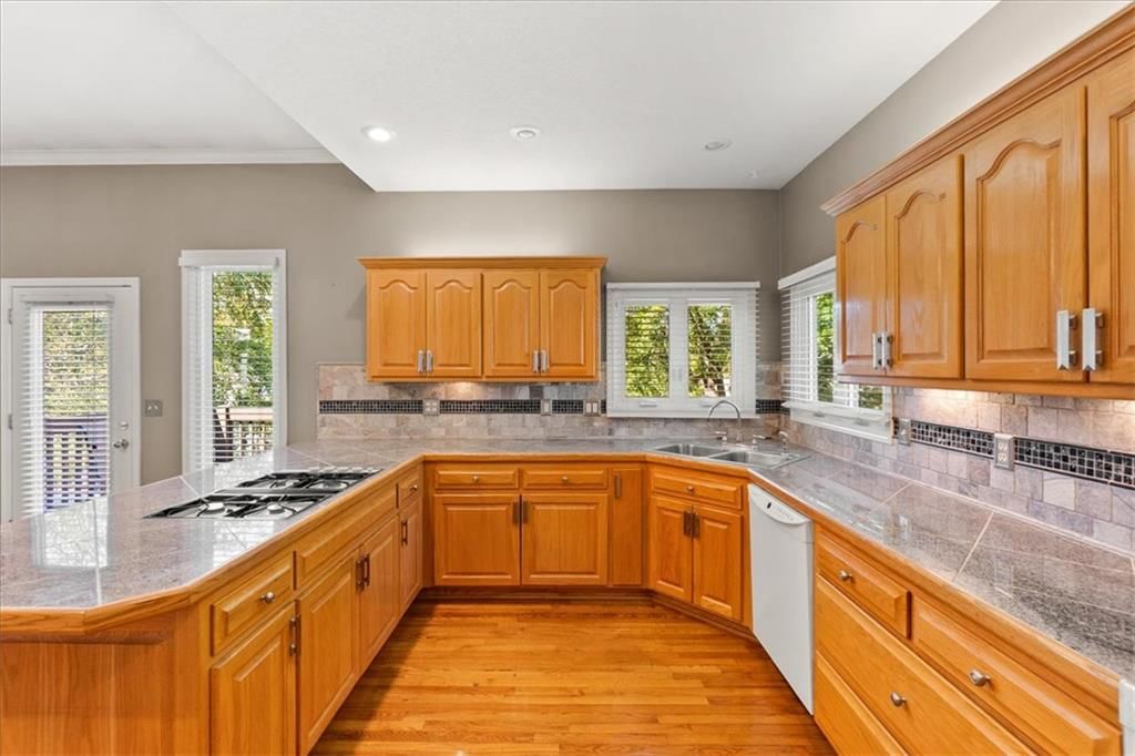 Photo 14 of 43 - 3730 S Milton Drive, Independence, MO 64055