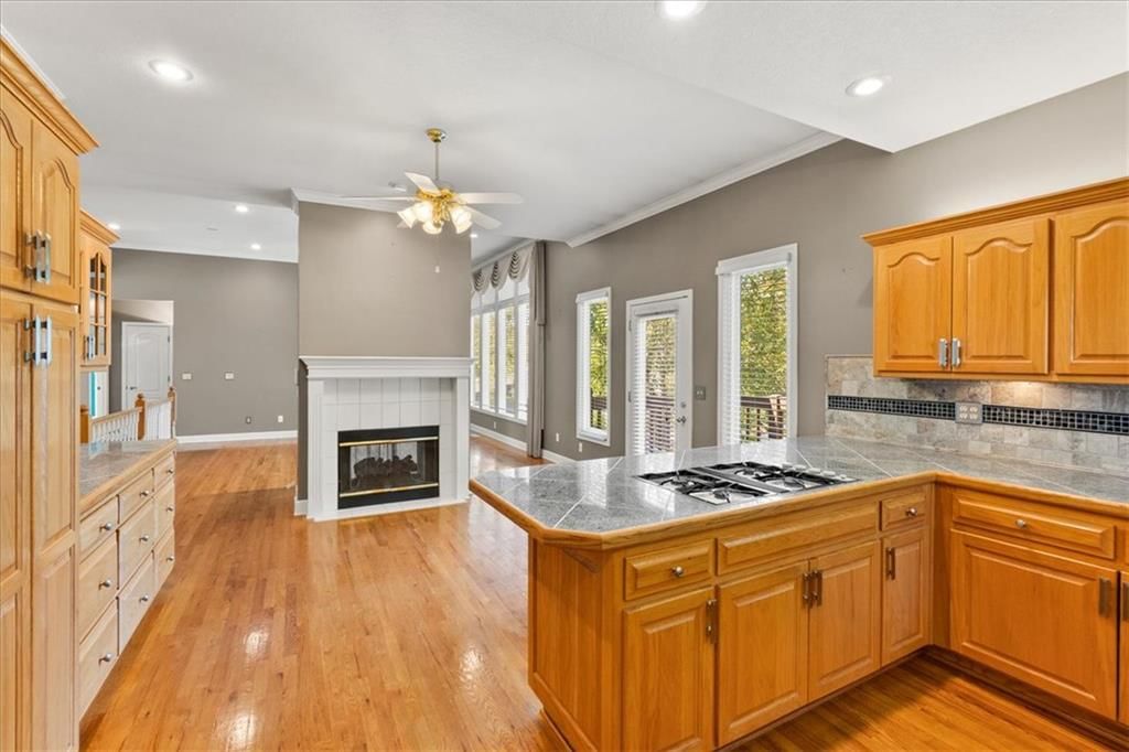 Photo 15 of 43 - 3730 S Milton Drive, Independence, MO 64055