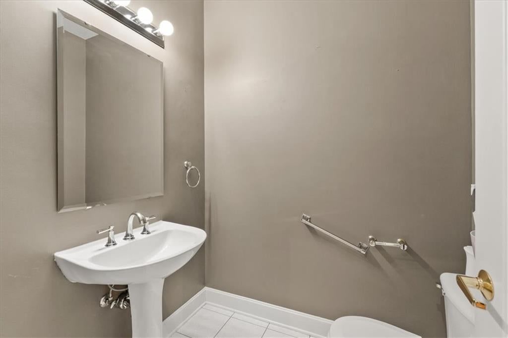 Photo 16 of 43 - 3730 S Milton Drive, Independence, MO 64055