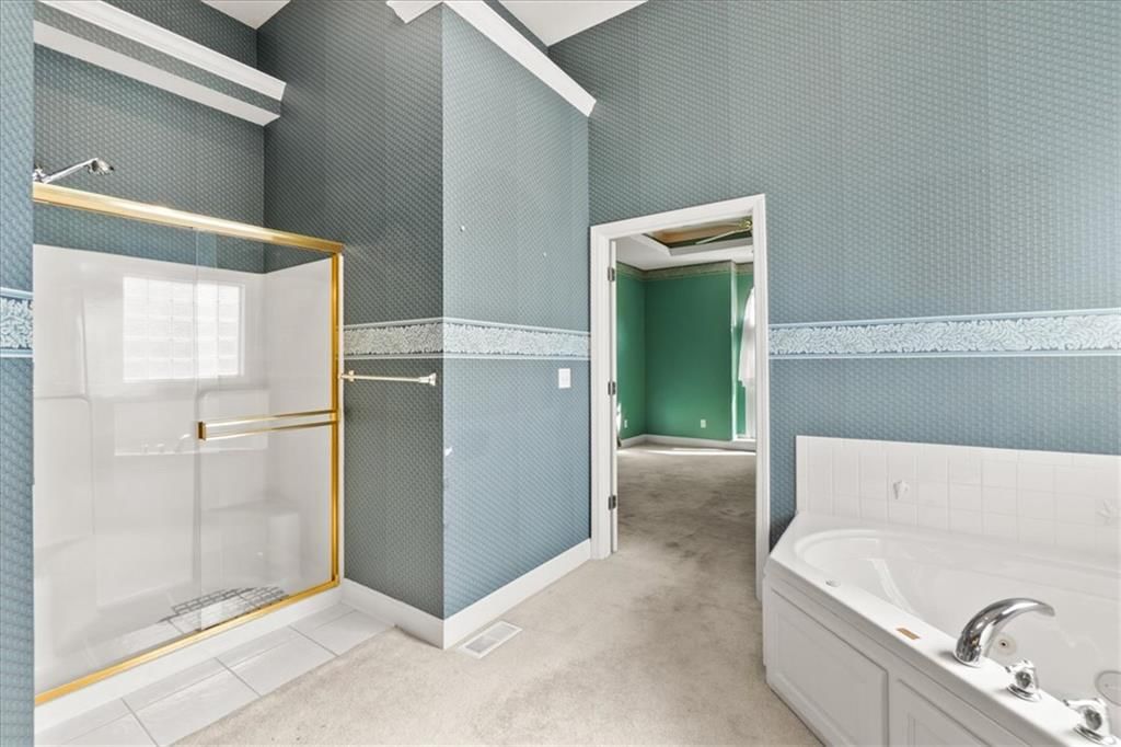 Photo 21 of 43 - 3730 S Milton Drive, Independence, MO 64055