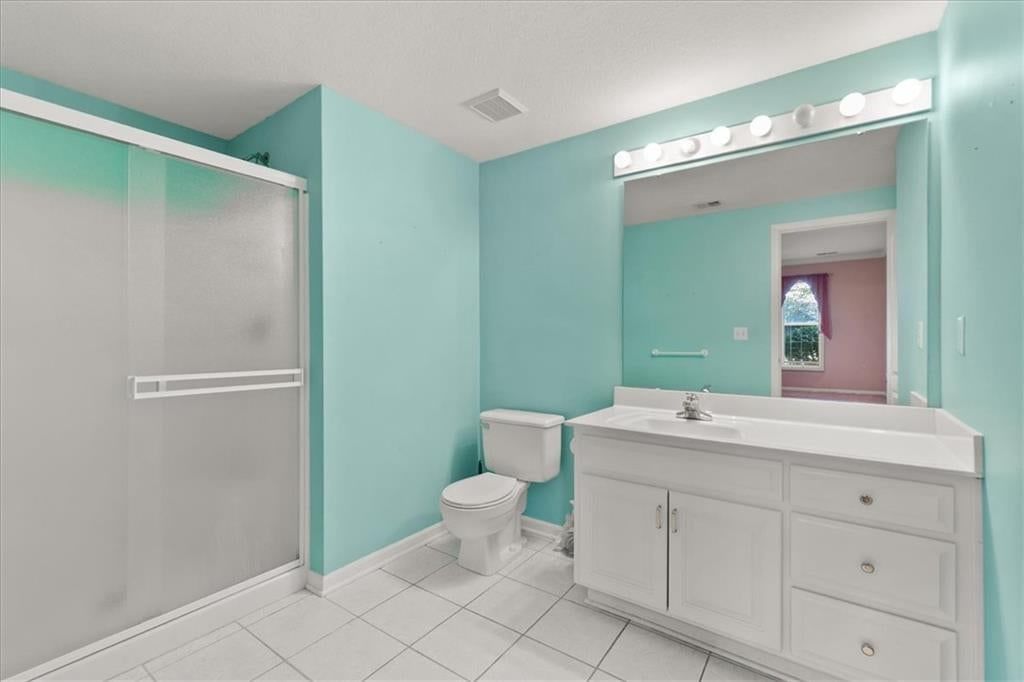 Photo 28 of 43 - 3730 S Milton Drive, Independence, MO 64055