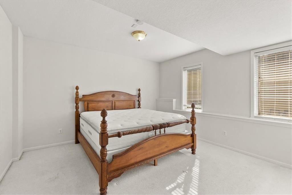 Photo 29 of 43 - 3730 S Milton Drive, Independence, MO 64055