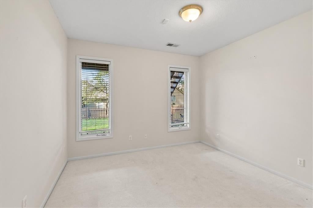 Photo 33 of 43 - 3730 S Milton Drive, Independence, MO 64055