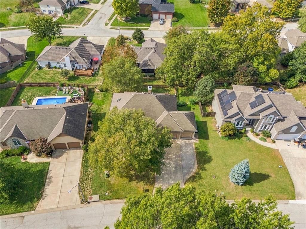 Photo 41 of 43 - 3730 S Milton Drive, Independence, MO 64055