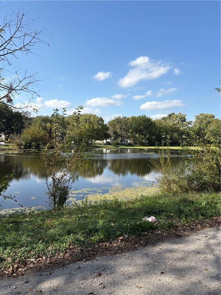 619 S Lake Drive, Independence, MO: listing photo 2