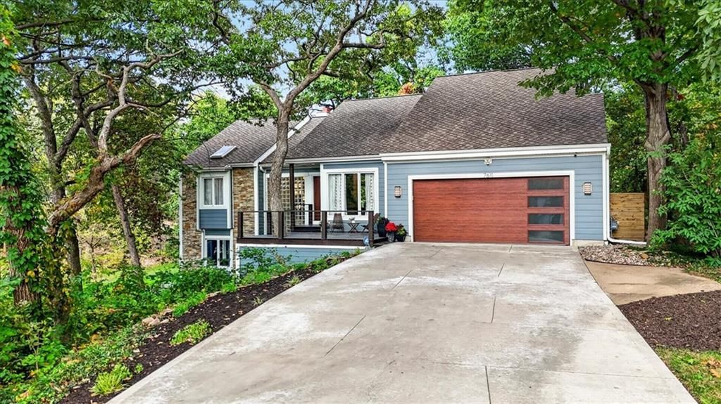 7611 Park Street, Lenexa, KS: listing photo 3